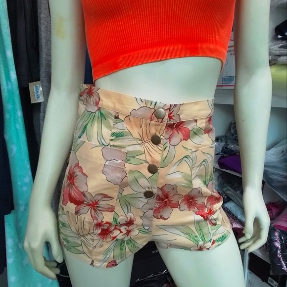 NWT URBAN OUTFITTERS Floral Med Hi-Waist Short - Picture 1 of 16